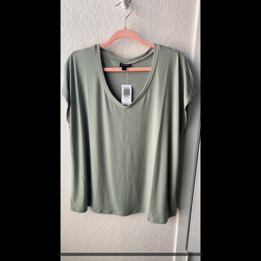 Torrid size 0 flowy tee in a rich pale green!!